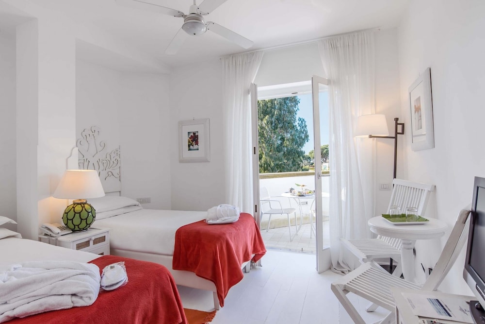 Classic Double Room, 2 Twin Beds, Balcony - Photo 1