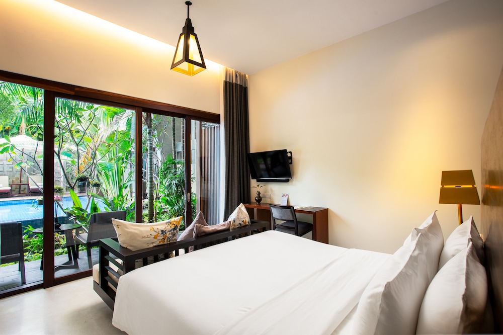 Executive Double Room, Pool View
