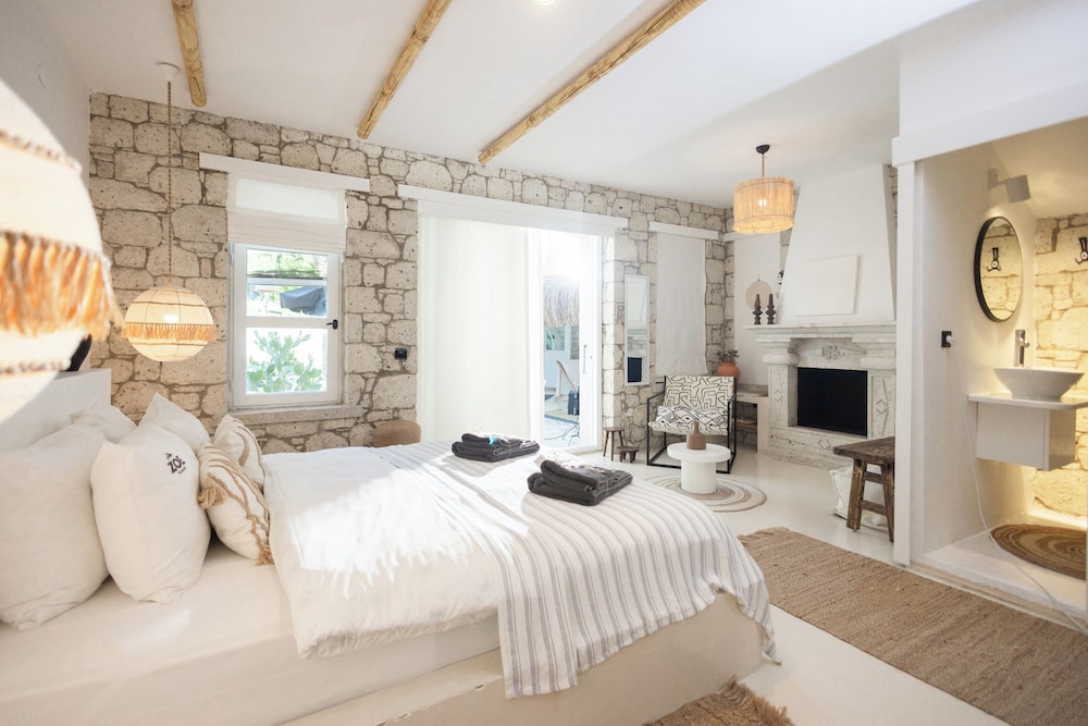 Deluxe Double Room, Fireplace photo 2