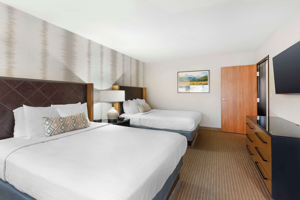 Family Suite, 2 Queen Beds, Non Smoking (Third bed is a Sofabed) - Photo 1