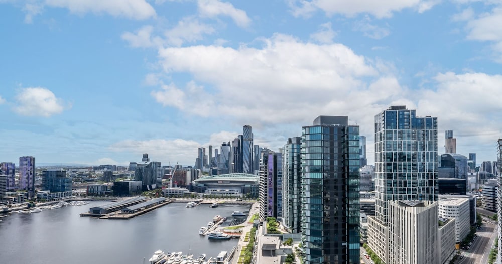 Sky High 2 Bedroom 2Bathroom Apartment with Stadium & Harbour Views - Photo 10