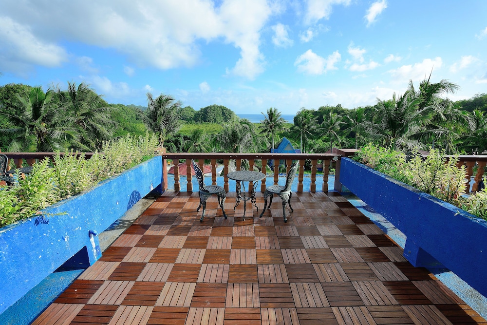 Standard Room, 1 King Bed, Ocean View photo 3