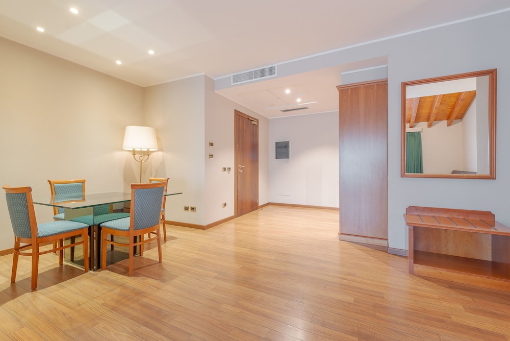 Junior Suite, Balcony, Lake View photo 1