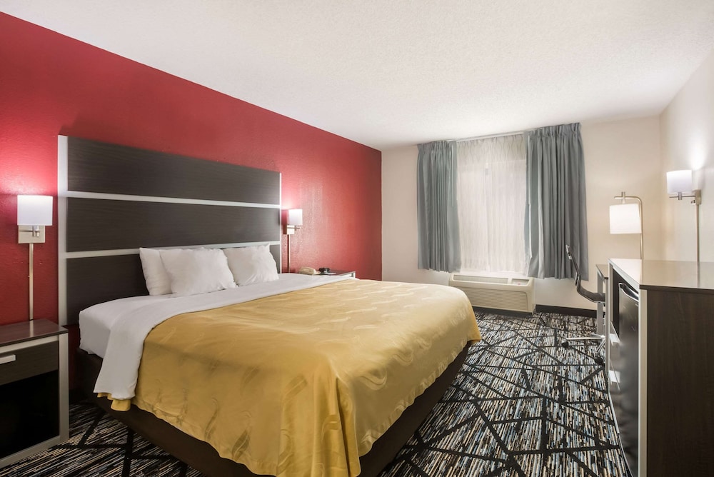 Standard Room, 1 King Bed, Non Smoking - Photo 2
