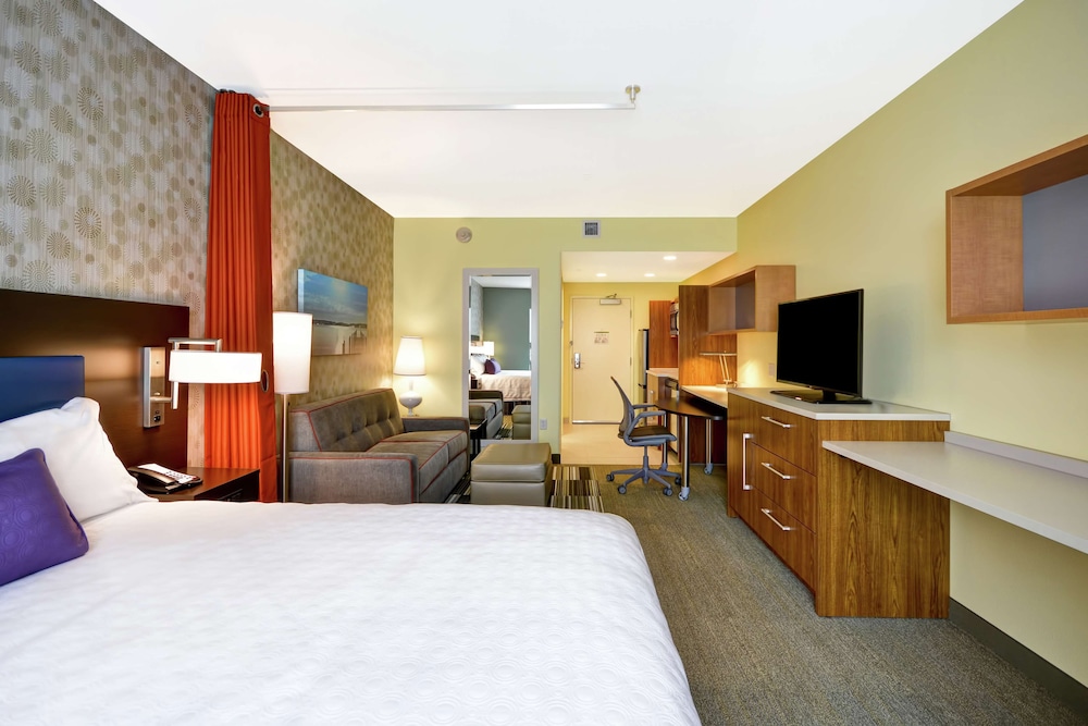 Studio, 1 King Bed, Accessible, Bathtub
