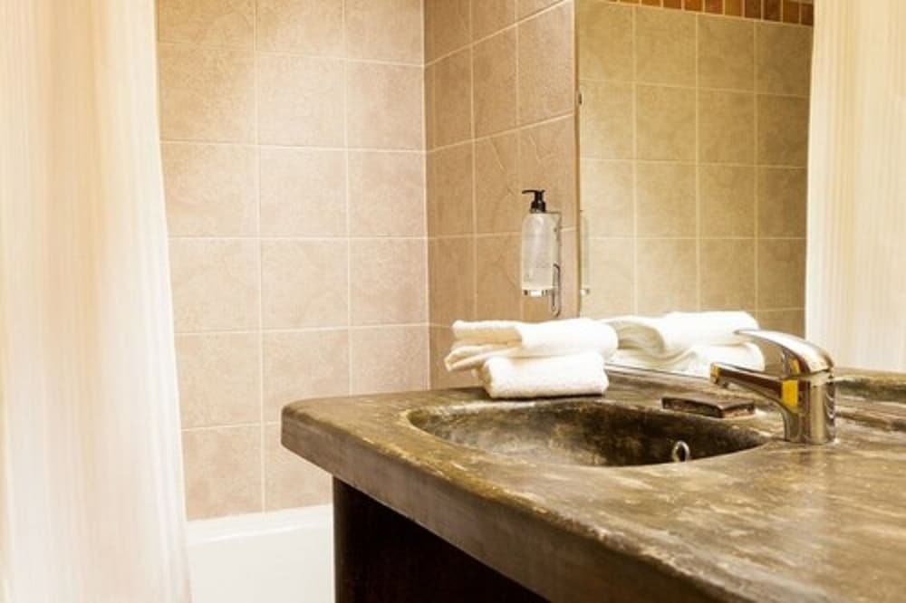 Standard Double or Twin Room - Photo 9