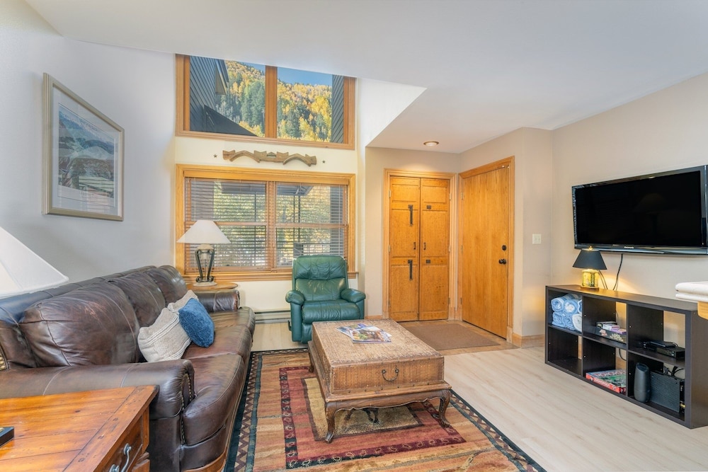 Condo, 2 Bedrooms