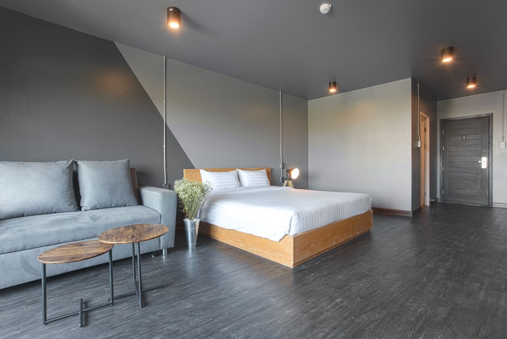 Premier Room (King Bed)