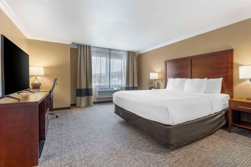 Suite, Multiple Beds, Accessible, Non Smoking - Photo 1