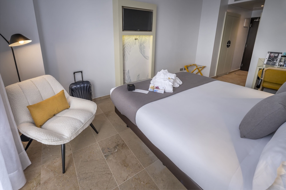 Comfort Double Room Single Use thumbnail 5