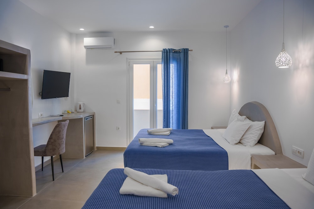 Deluxe Quadruple Room - Photo 2