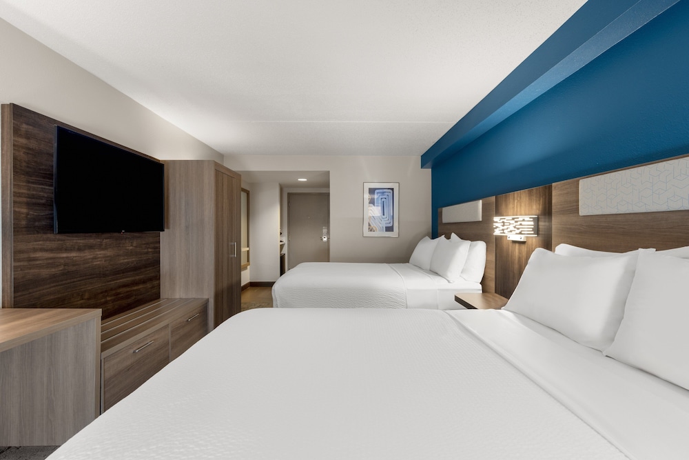Standard Room, 2 Queen Beds - Photo 1