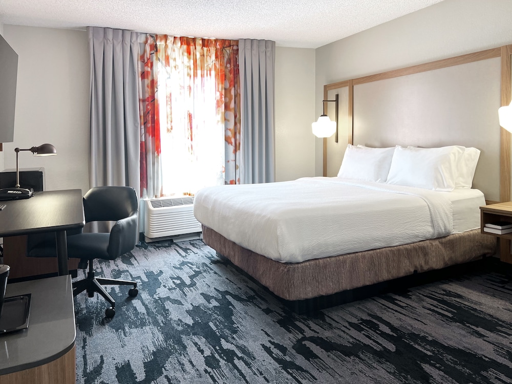 Room, 1 King Bed (Mobility Accessible, Tub)