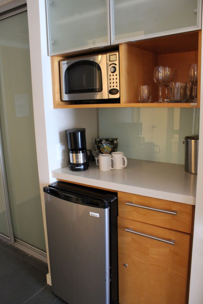 Superior Room, Ocean View (Waikiki Tower) - Photo 4