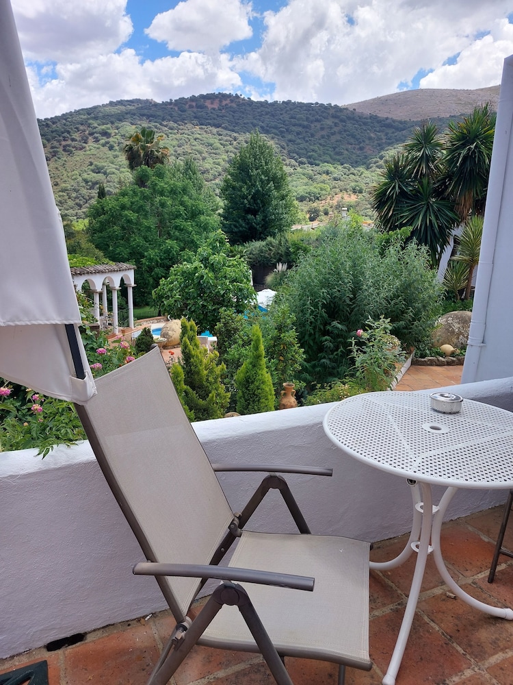 Family Room, 2 Bedrooms, Mountain View