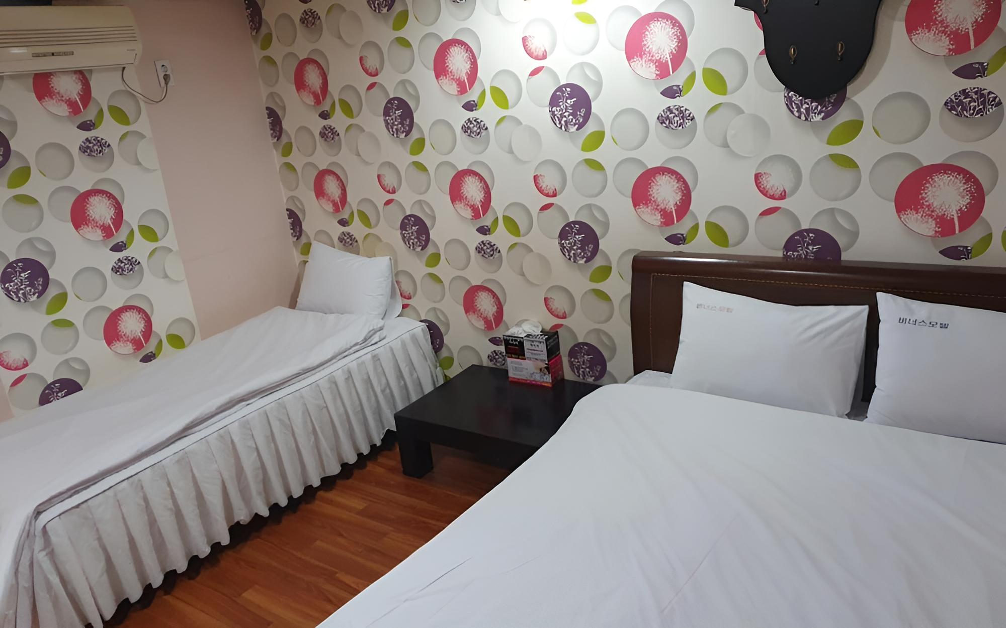 Room (Twin Room) - Photo 4