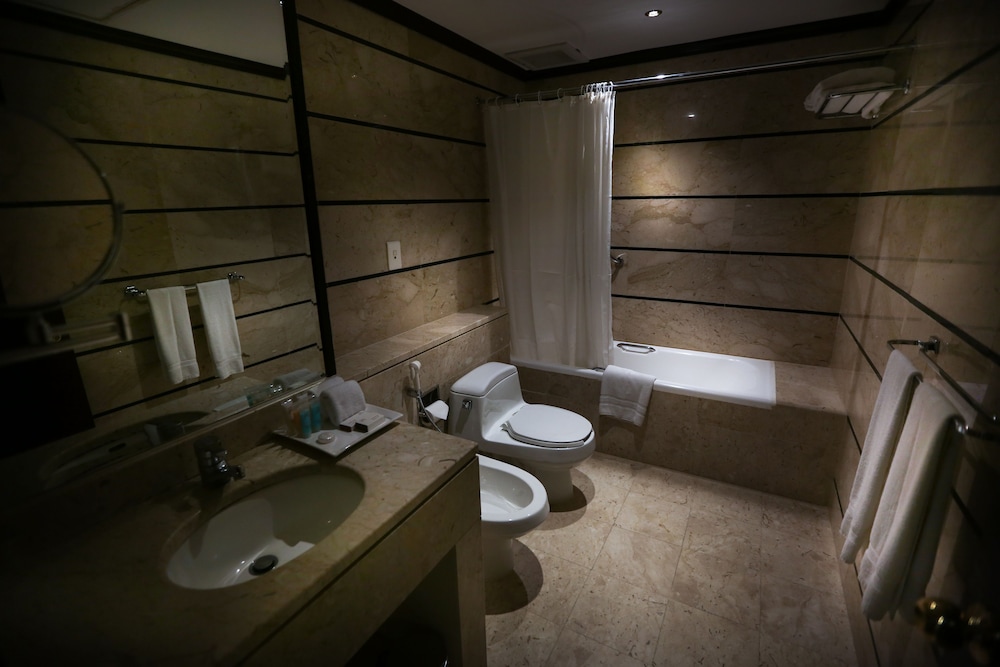 Suite, 1 Bedroom - Photo 3