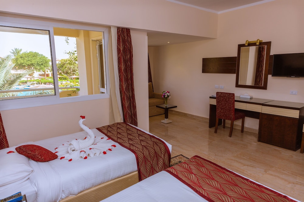 Deluxe Room, Partial Sea View