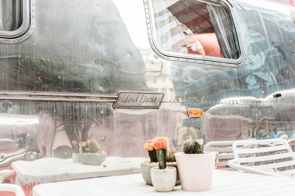 Airstream thumbnail 5