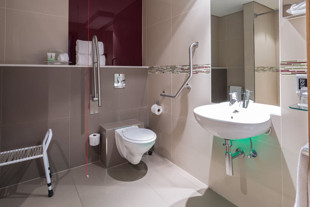 Standard Room, 1 Queen Bed, Accessible - Photo 9