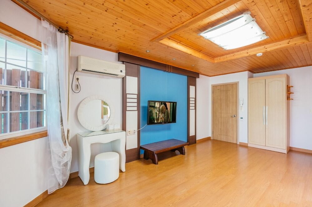 Room (Gookhwa) - Photo 9