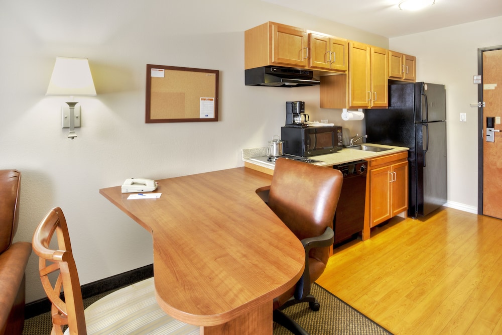 Studio Suite, 1 Queen Bed, Accessible (Mobility, Accessible Tub) - Photo 2
