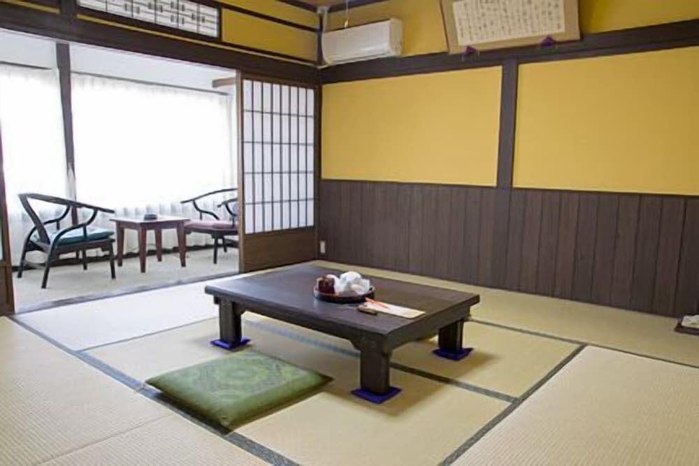 Standard Japanese-Style Room (8 tatami mats), Shared Bathroom - 2 to 4 guests photo 1