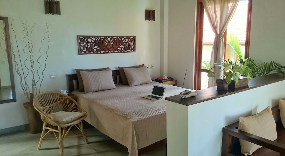 Studio, 1 King Bed, Non Smoking, Garden View photo 3