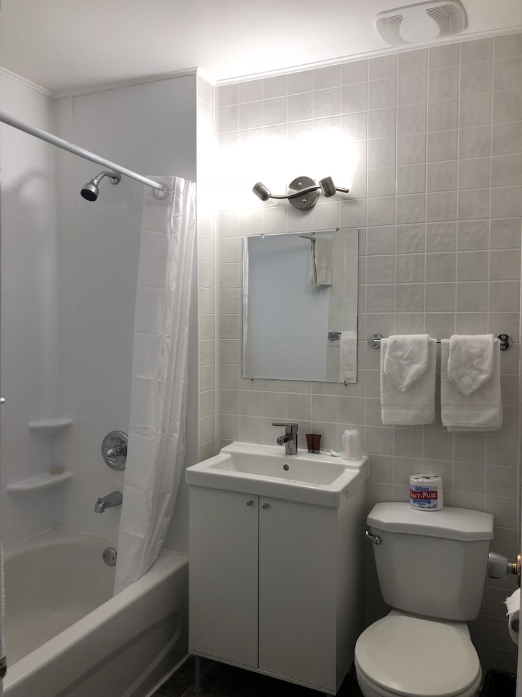 Suite, 1 Queen Bed, Kitchenette photo 2