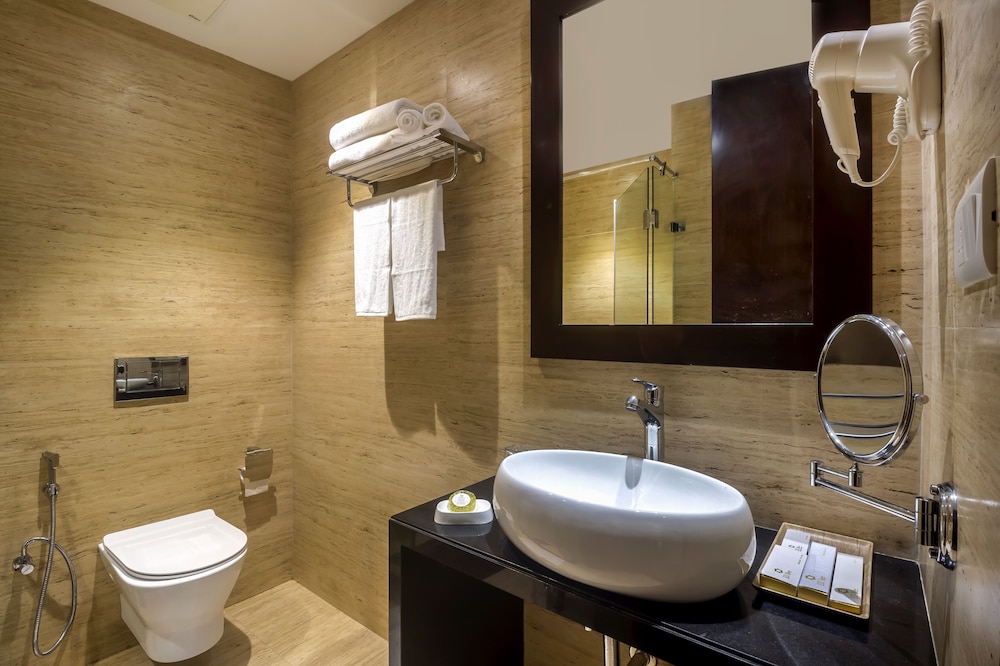 Deluxe Room, 1 King Bed, Air conditioning photo 2