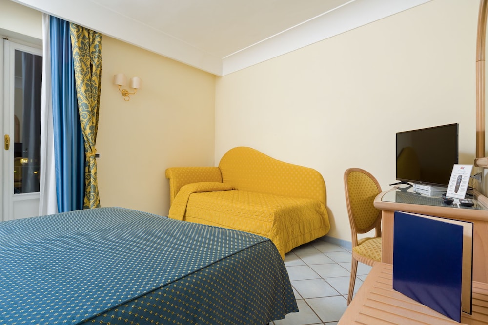 Standard Double or Twin Room (in Depandance, stair access only) - Photo 2