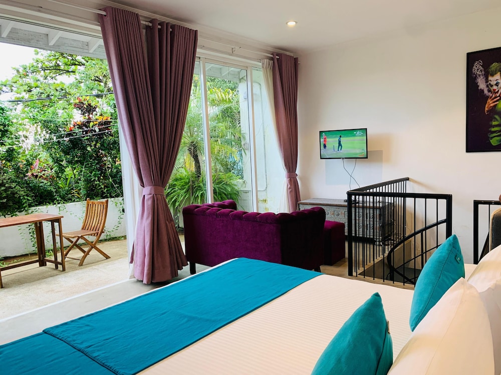 Executive Suite, 1 King Bed, Balcony, Park View