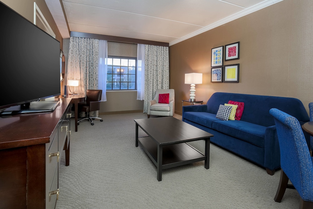 Suite, 1 King Bed with Sofa bed, Corner - Photo 1
