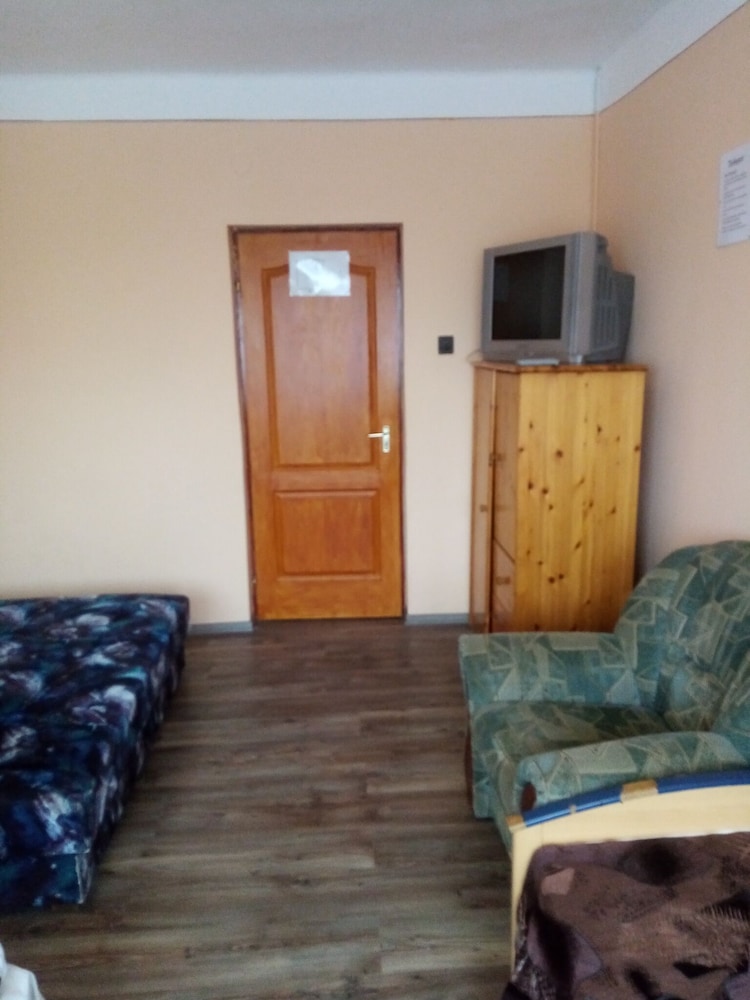 Family Room, Multiple Beds, Shared Bathroom photo 3