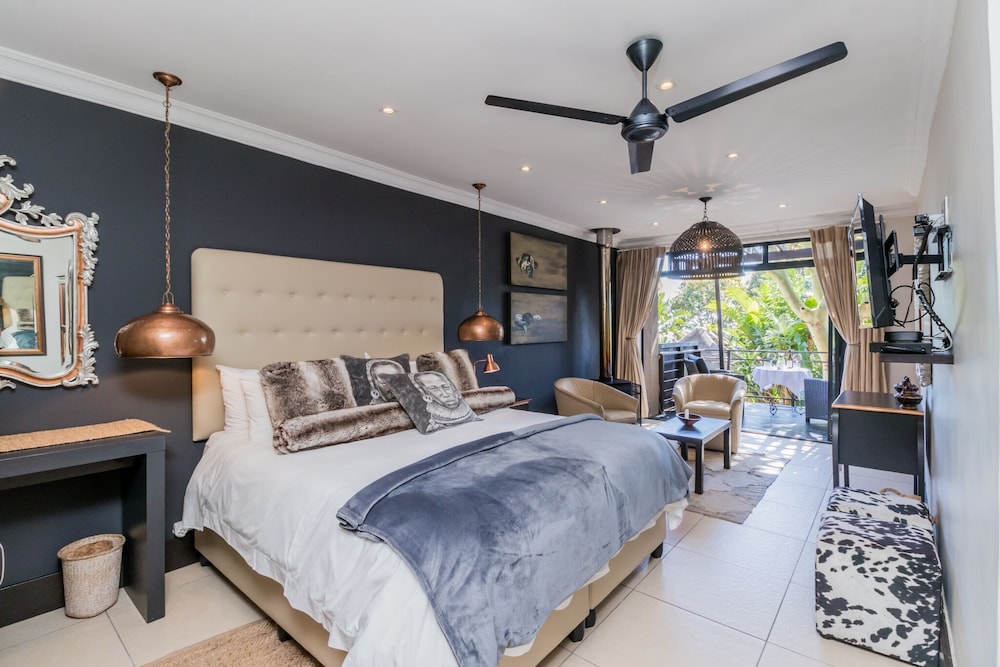 Luxury Suite, Fireplace, Partial Sea View
