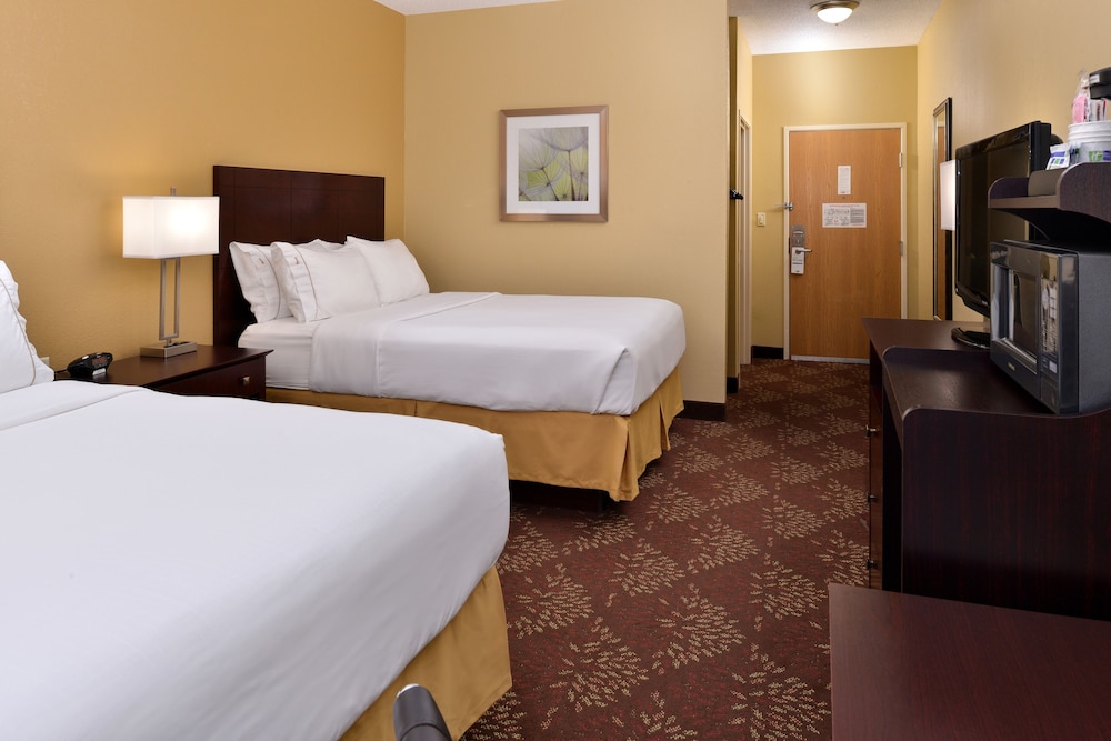 Standard Room, 2 Queen Beds - Photo 2