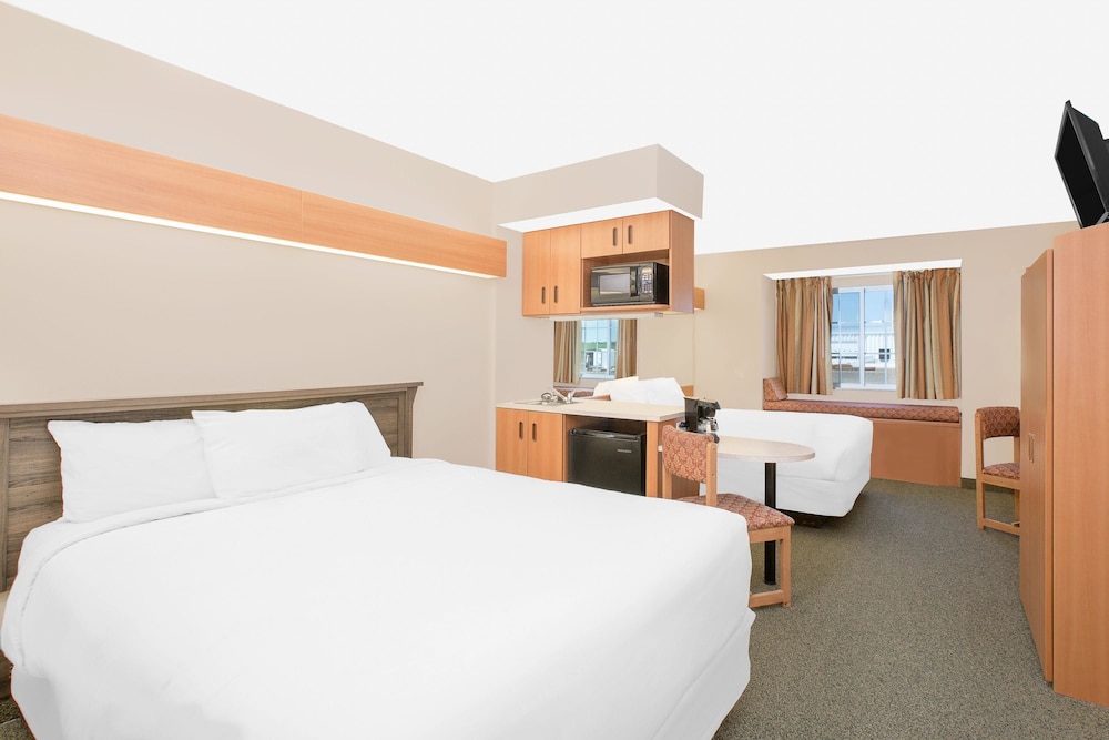Business Suite, 2 Queen Beds - Photo 1