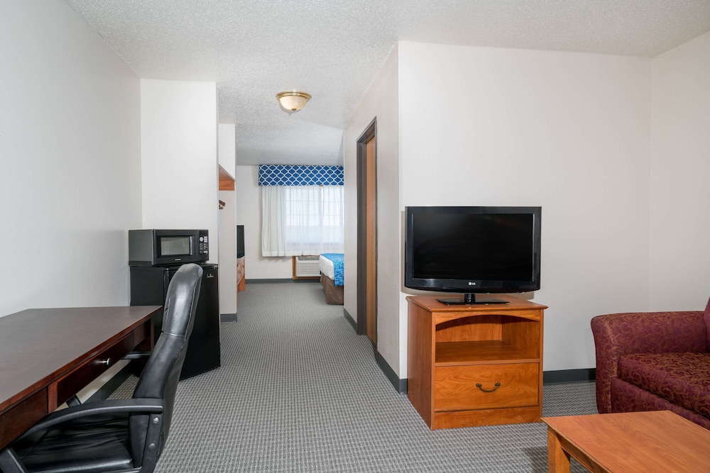 Suite, 1 King Bed - Photo 1