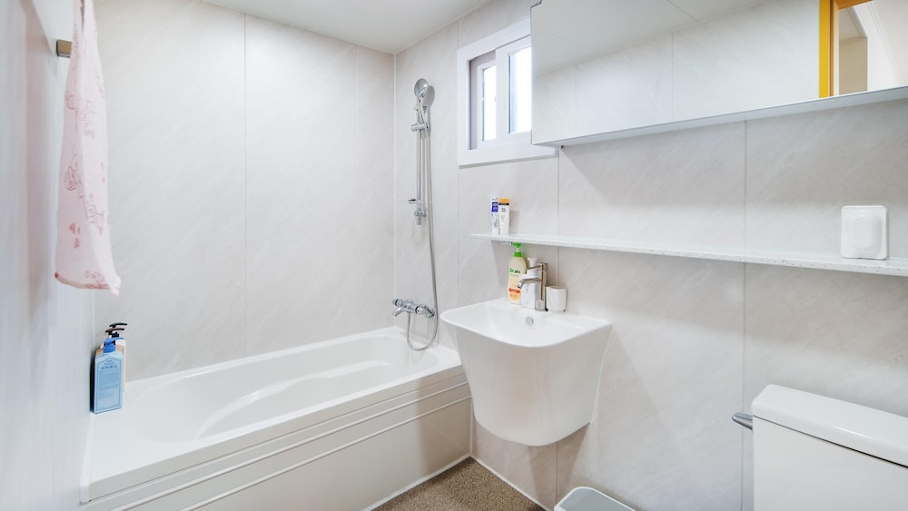 Basic Room, 1 Bedroom (oreum1(2Cheung/Oceanview) - Kids room) - Photo 12