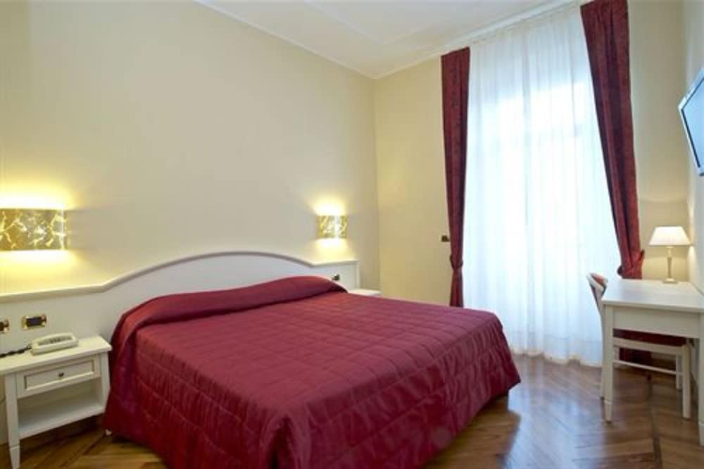 Standard Double or Twin Room - Photo 2