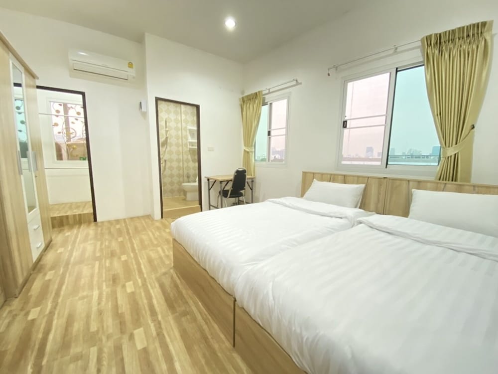 Royal Room, 2 Twin Beds, Non Smoking, City View photo 1