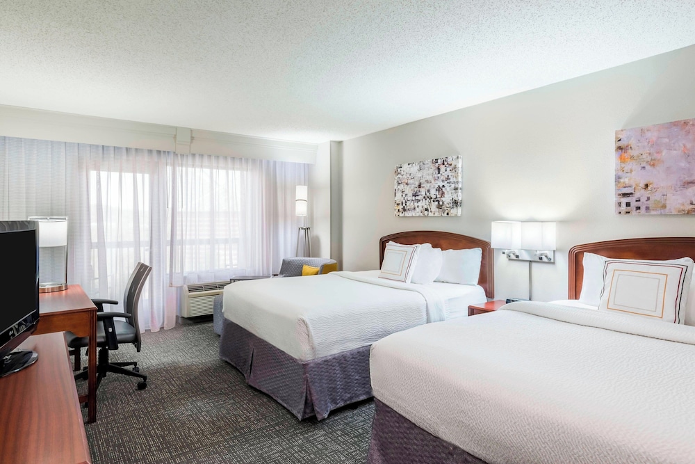 Room, Multiple Beds, Balcony (View) - Photo 4