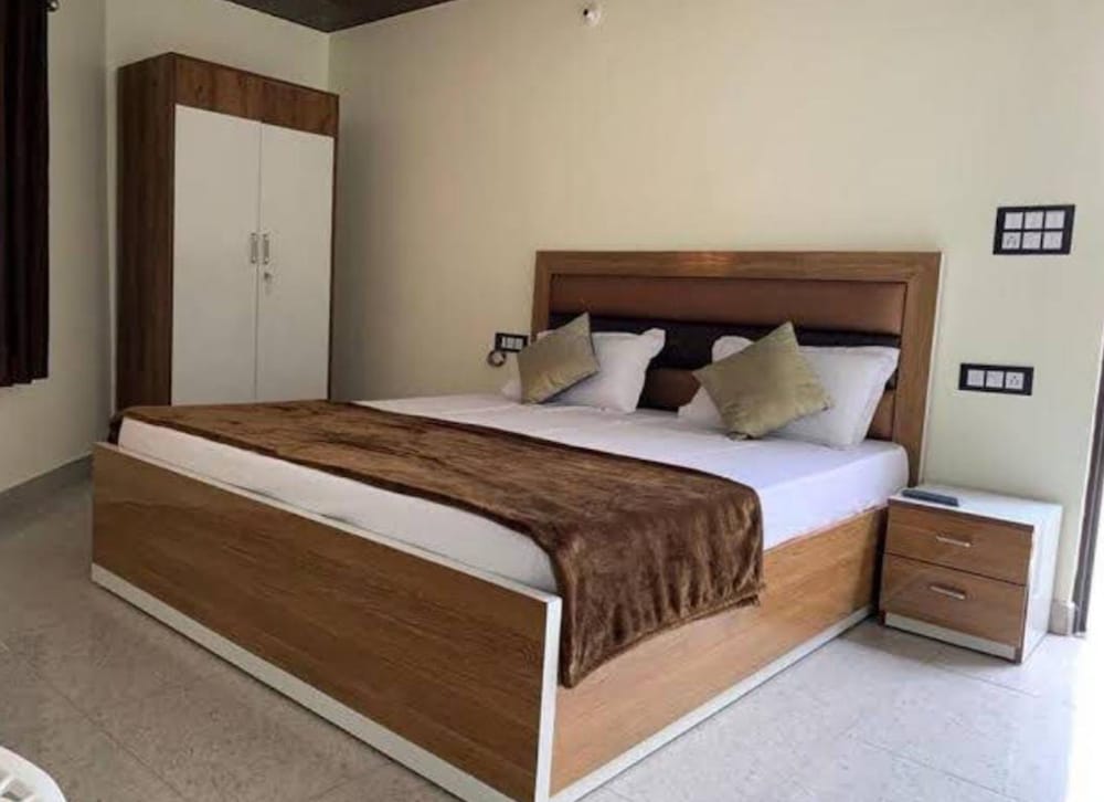 Deluxe Double Room, Multiple Beds photo 3