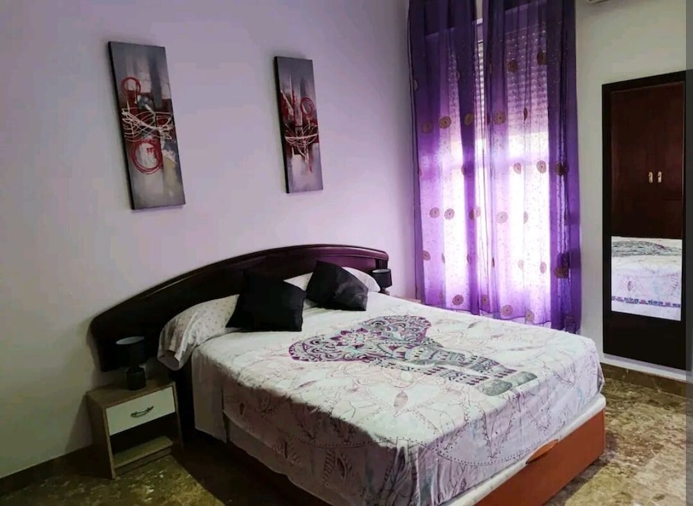 Habitación Doble, Baño Compartido, Vista a la Ciudad (3)