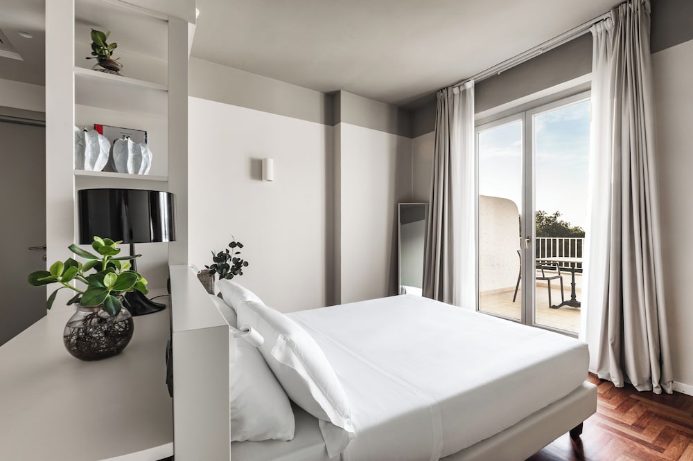 Junior Double or Twin Room, Balcony photo 3