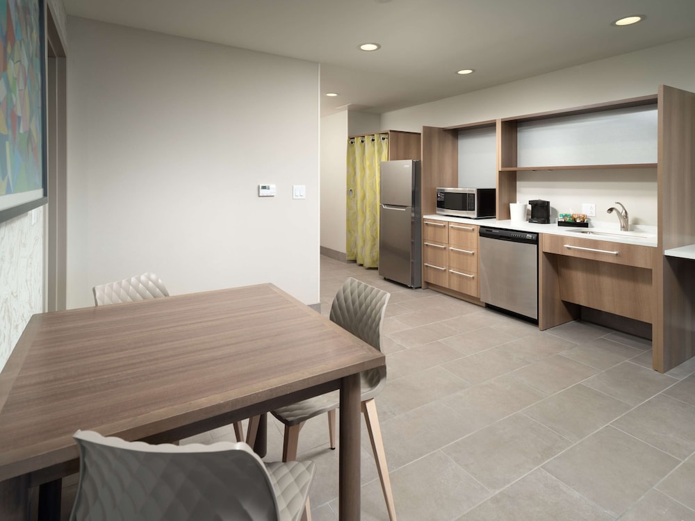 Suite, 1 King Bed, Accessible (Hearing) - Photo 5