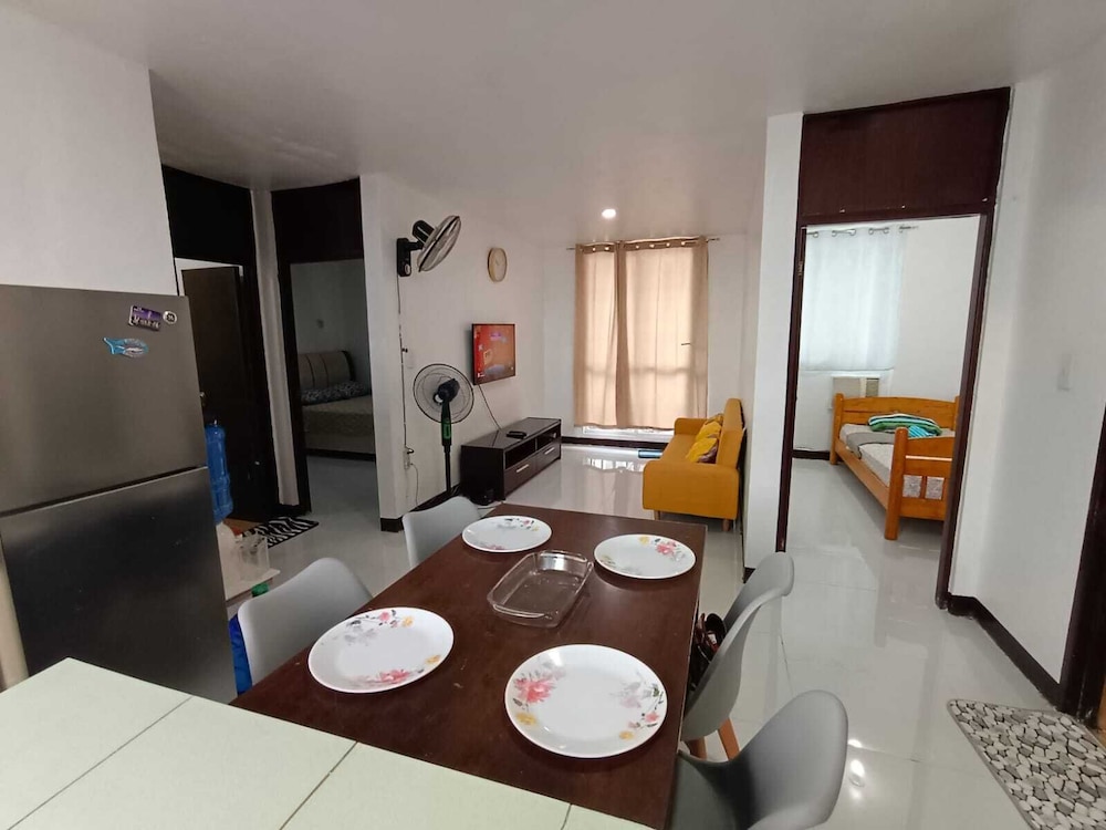 3 Bedrooms Condo(4th Floor, Stairs only) 403 photo 1