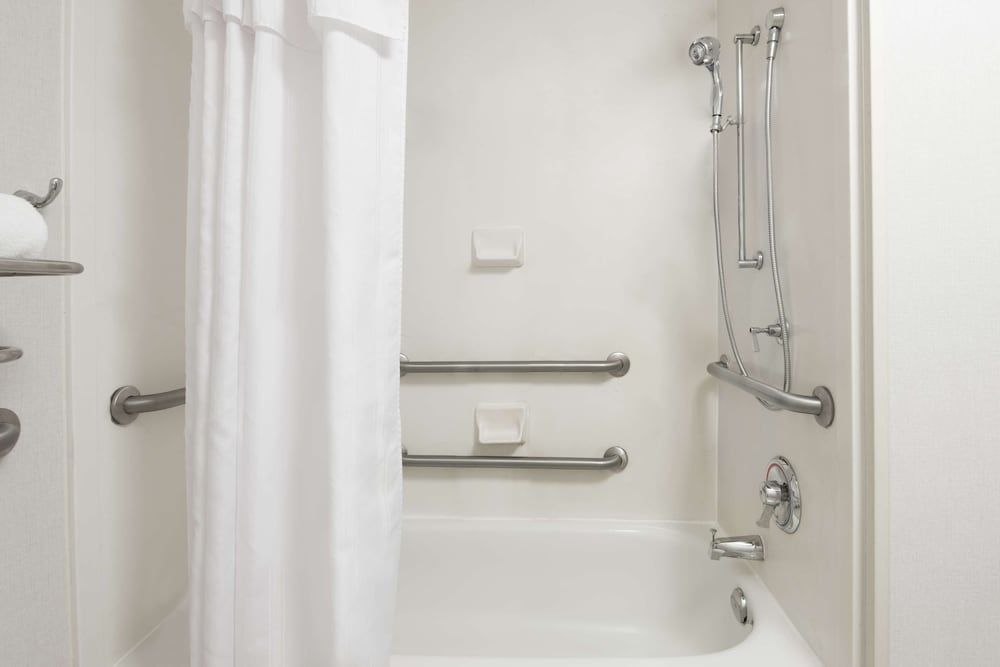 Suite, Accessible, Non Smoking - Photo 5