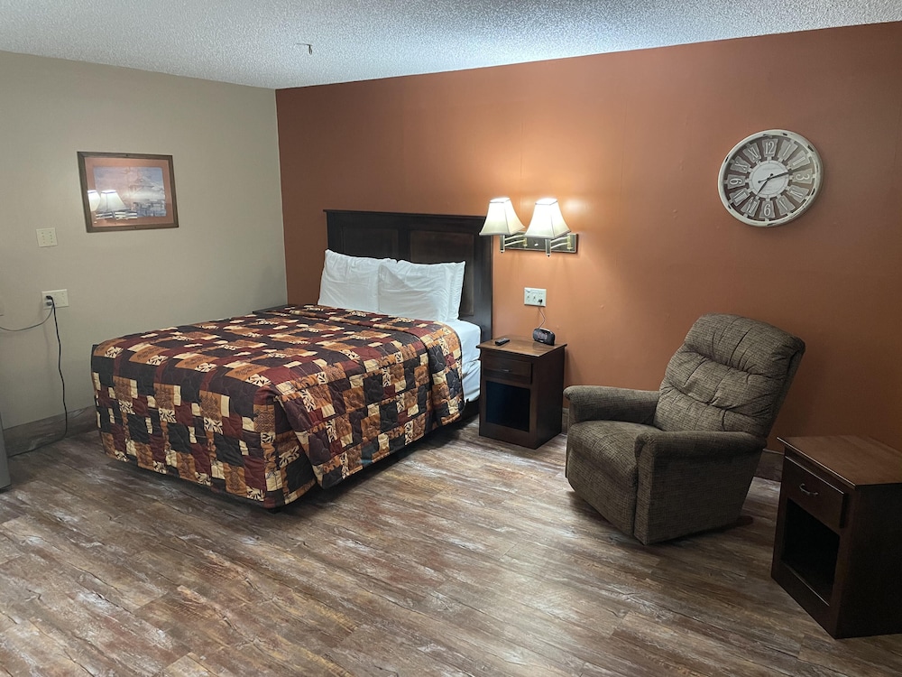 Standard Room, 1 King Bed photo 1