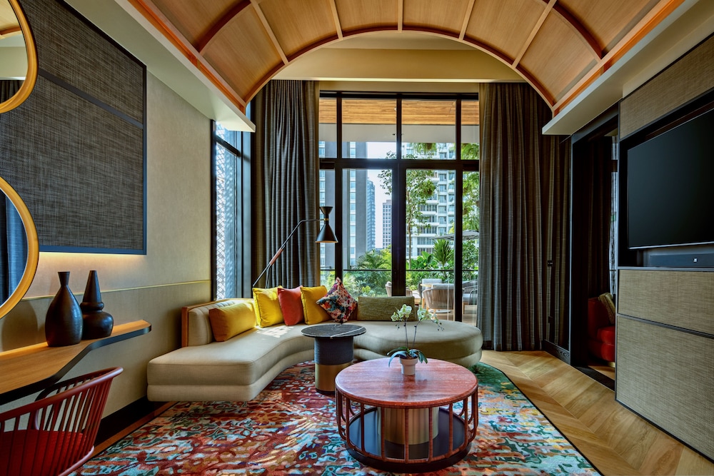 Suite with One King Bed and Terrace (Non Smoking)